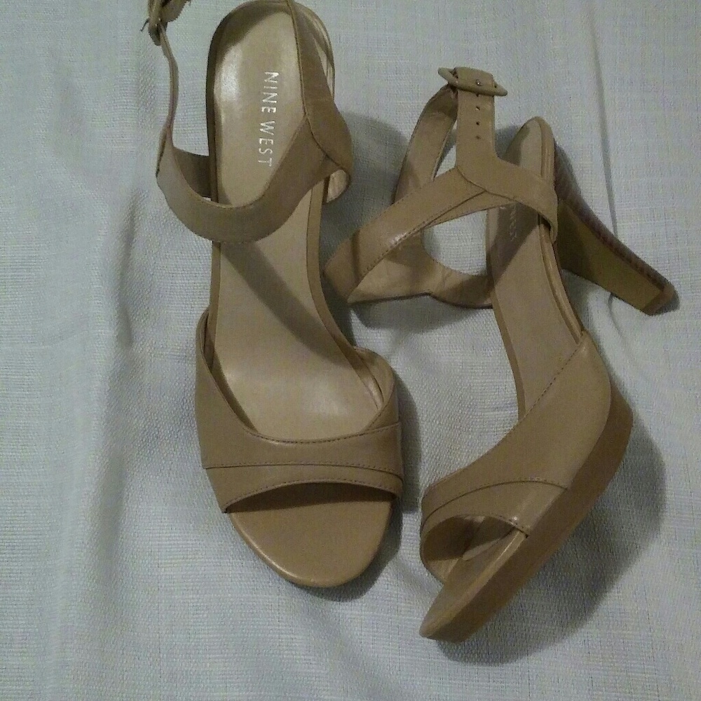 NINE WEST size 10 beige leather dress sandles